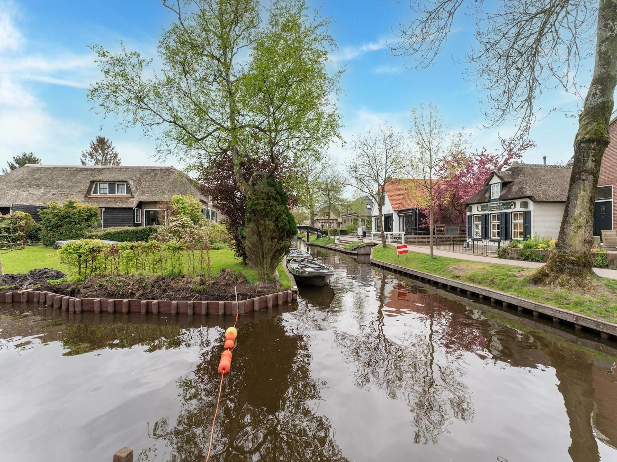 Lodge In Giethoorn With Breakfast Экстерьер фото
