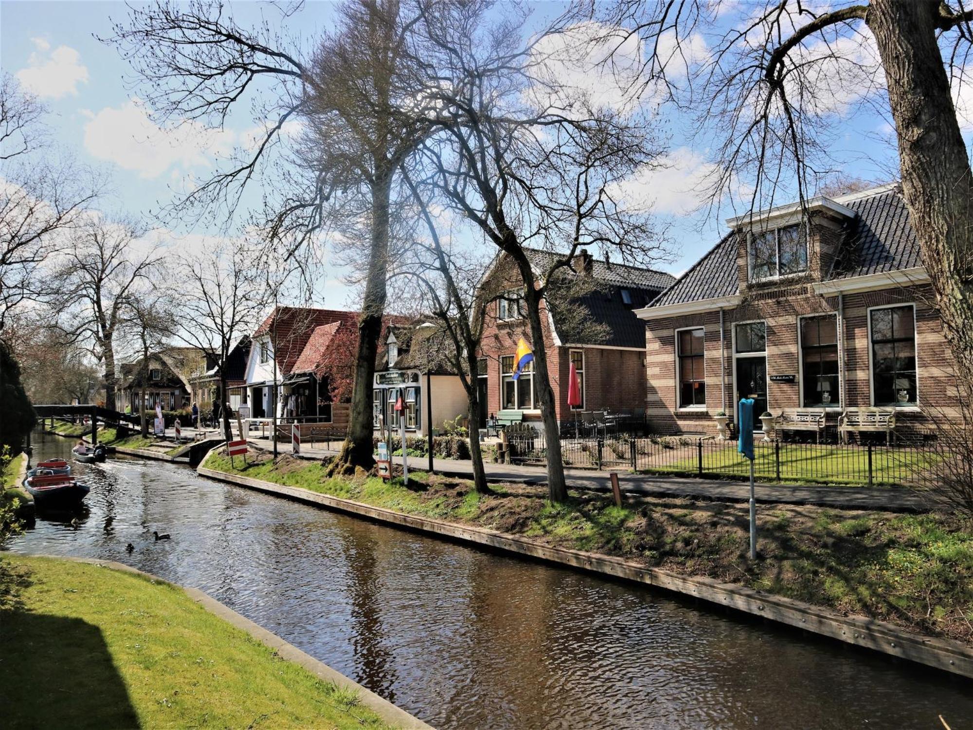 Lodge In Giethoorn With Breakfast Экстерьер фото